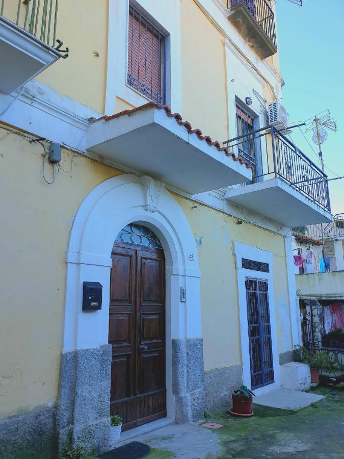 2 Bed Apartment In The Historical Center Pizzo Пицо Екстериор снимка
